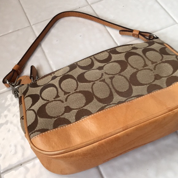 Coach - Picture 3 of 4